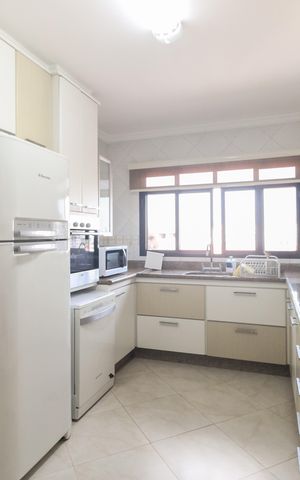 Casa à venda com 170m², 3 quartos e 2 vagas Casa à venda com 170m², 3 quartos e 2 vagasCozinha