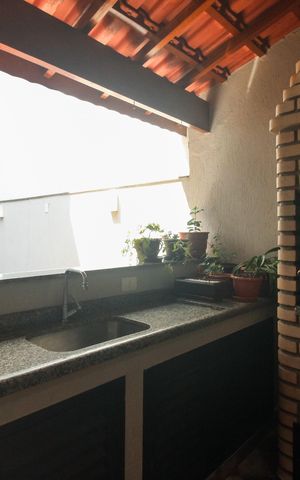 Casa à venda com 170m², 3 quartos e 2 vagas Casa à venda com 170m², 3 quartos e 2 vagasQuintal e Churrasqueira