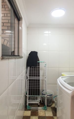 Casa à venda com 170m², 3 quartos e 2 vagas Casa à venda com 170m², 3 quartos e 2 vagasÁrea de Serviço