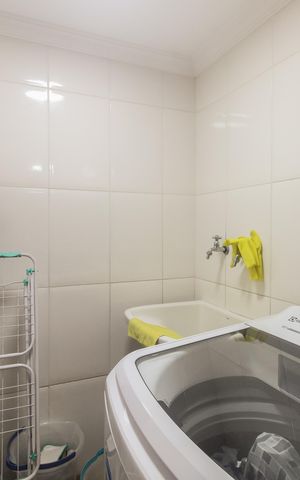 Casa à venda com 170m², 3 quartos e 2 vagas Casa à venda com 170m², 3 quartos e 2 vagasÁrea de Serviço