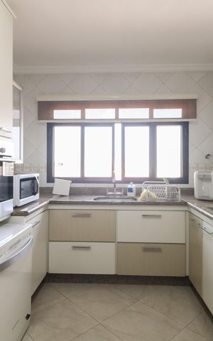 Casa à venda com 170m², 3 quartos e 2 vagas Casa à venda com 170m², 3 quartos e 2 vagasCozinha