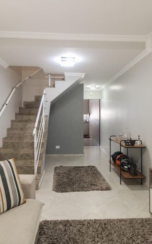 Casa à venda com 170m², 3 quartos e 2 vagas Casa à venda com 170m², 3 quartos e 2 vagasSala