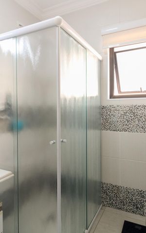 Casa à venda com 170m², 3 quartos e 2 vagas Casa à venda com 170m², 3 quartos e 2 vagasBanheiro Suíte