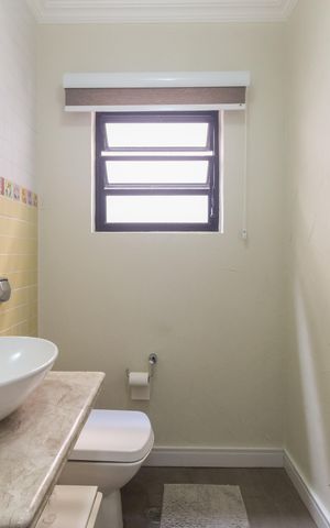 Casa à venda com 170m², 3 quartos e 2 vagas Casa à venda com 170m², 3 quartos e 2 vagasLavabo