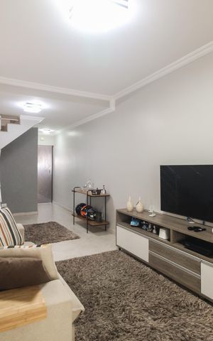 Casa à venda com 170m², 3 quartos e 2 vagas Casa à venda com 170m², 3 quartos e 2 vagasSala