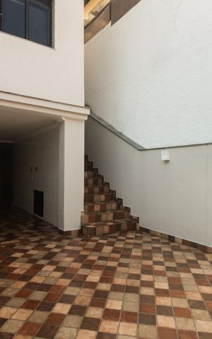 Casa à venda com 170m², 3 quartos e 2 vagas Casa à venda com 170m², 3 quartos e 2 vagasQuintal