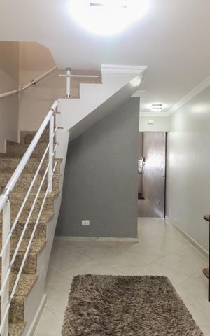 Casa à venda com 170m², 3 quartos e 2 vagas Casa à venda com 170m², 3 quartos e 2 vagasSala
