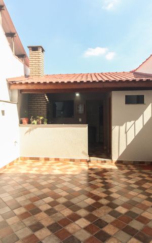 Casa à venda com 170m², 3 quartos e 2 vagas Casa à venda com 170m², 3 quartos e 2 vagasQuintal