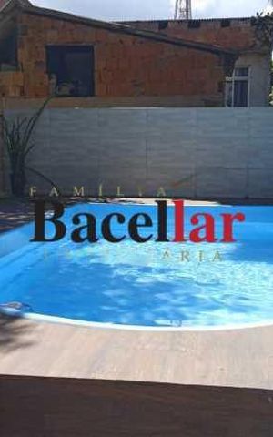 Casa à venda com 250m², 5 quartos e 5 vagas