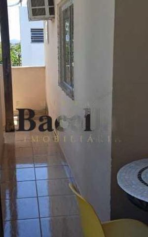 Casa à venda com 250m², 5 quartos e 5 vagas