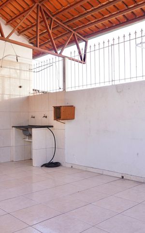 Casa à venda com 250m², 6 quartos e 5 vagas Casa à venda com 250m², 6 quartos e 5 vagasÁrea de Serviço (Apartamento)