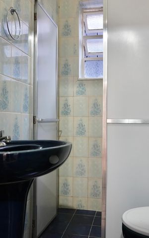 Casa à venda com 250m², 6 quartos e 5 vagas Casa à venda com 250m², 6 quartos e 5 vagasBanheiro Social (Casa)