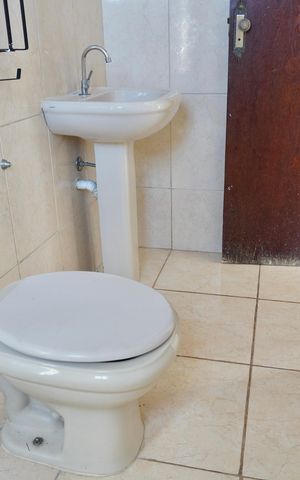 Casa à venda com 250m², 6 quartos e 5 vagas Casa à venda com 250m², 6 quartos e 5 vagasSuíte - Banheiro (Apartamento)