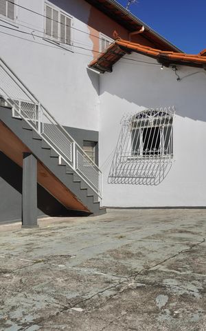 Casa à venda com 250m², 6 quartos e 5 vagas Casa à venda com 250m², 6 quartos e 5 vagasGaragem