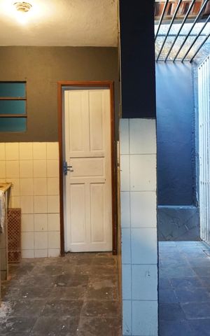 Casa à venda com 250m², 6 quartos e 5 vagas Casa à venda com 250m², 6 quartos e 5 vagasÁrea de serviço (Casa)