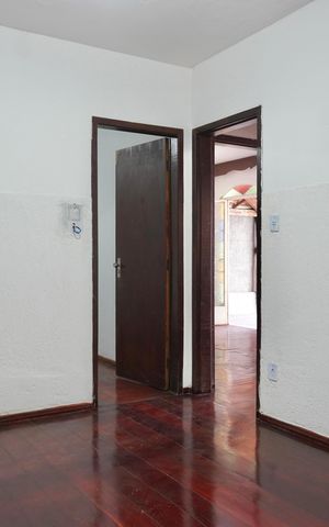 Casa à venda com 250m², 6 quartos e 5 vagas Casa à venda com 250m², 6 quartos e 5 vagasSala 2 (Casa)