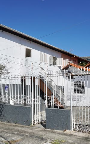 Casa à venda com 250m², 6 quartos e 5 vagas Casa à venda com 250m², 6 quartos e 5 vagasFachada