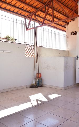 Casa à venda com 250m², 6 quartos e 5 vagas Casa à venda com 250m², 6 quartos e 5 vagasÁrea de Serviço (Apartamento)