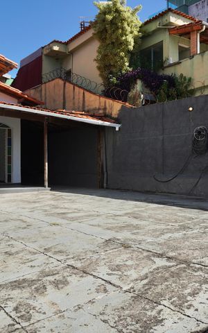Casa à venda com 250m², 6 quartos e 5 vagas Casa à venda com 250m², 6 quartos e 5 vagasGaragem