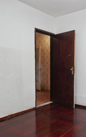 Casa à venda com 250m², 6 quartos e 5 vagas Casa à venda com 250m², 6 quartos e 5 vagasSala 2 (Casa)