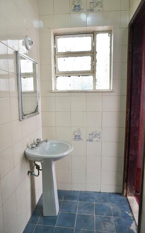 Casa à venda com 250m², 6 quartos e 5 vagas Casa à venda com 250m², 6 quartos e 5 vagasSuíte 1 - Banheiro (Casa)