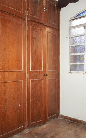 Casa à venda com 250m², 6 quartos e 5 vagas Casa à venda com 250m², 6 quartos e 5 vagasSuíte (Barracão)