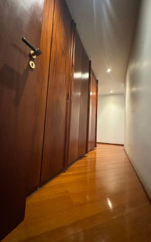 Apartamento à venda com 257m², 4 quartos e 3 vagas Apartamento à venda com 257m², 4 quartos e 3 vagasQuarto