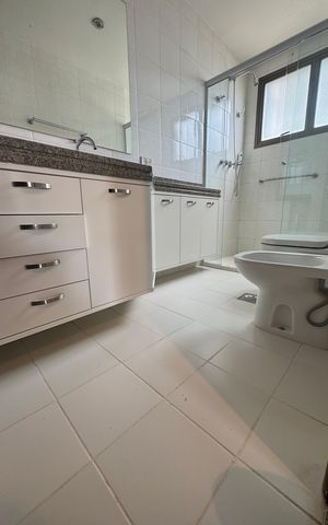 Apartamento à venda com 257m², 4 quartos e 3 vagas Apartamento à venda com 257m², 4 quartos e 3 vagasBanheiro