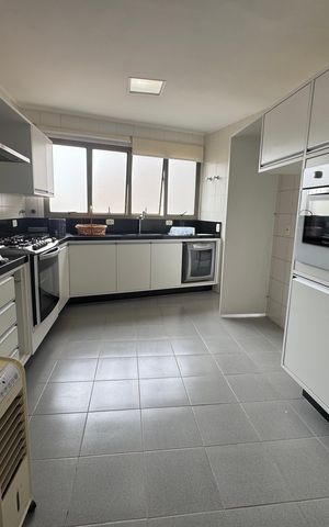 Apartamento à venda com 257m², 4 quartos e 3 vagas Apartamento à venda com 257m², 4 quartos e 3 vagasCozinha
