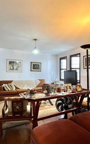 Casa à venda com 134m², 3 quartos e 2 vagas Casa à venda com 134m², 3 quartos e 2 vagasSala