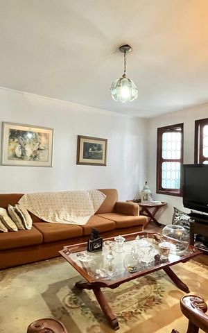 Casa à venda com 134m², 3 quartos e 2 vagas Casa à venda com 134m², 3 quartos e 2 vagasSala