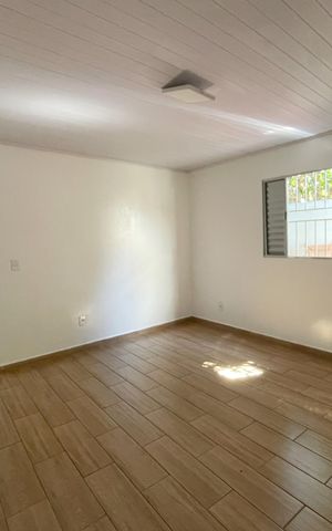 Casa para alugar com 42m², 1 quarto e sem vaga