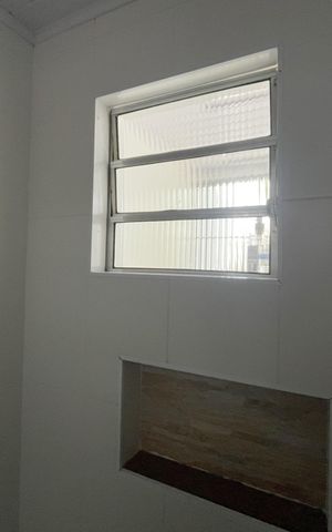 Casa para alugar com 42m², 1 quarto e sem vaga