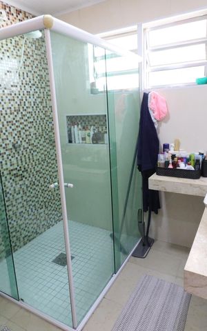 Casa à venda com 215m², 3 quartos e 2 vagasBanheiro