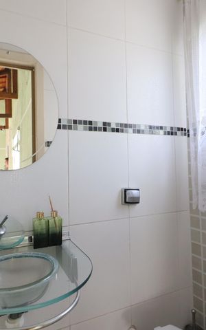 Casa à venda com 215m², 3 quartos e 2 vagasLavabo