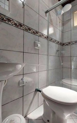Casa para alugar com 55m², 2 quartos e 2 vagas Casa para alugar com 55m², 2 quartos e 2 vagasBanheiro