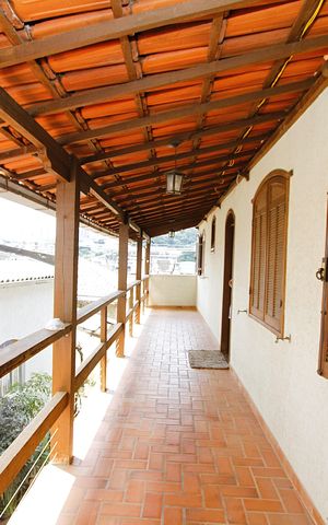 Casa à venda com 360m², 4 quartos e 4 vagasVaranda casa 1
