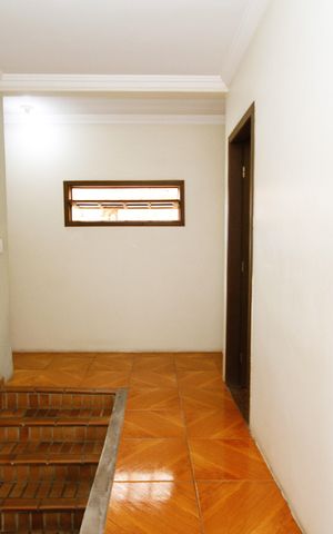 Casa à venda com 360m², 4 quartos e 4 vagasEscada