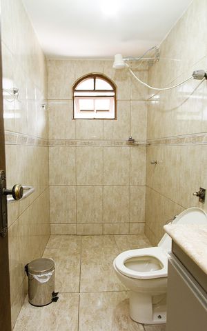 Casa à venda com 360m², 4 quartos e 4 vagasBanheiro Social casa 1