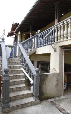 Casa à venda com 360m², 4 quartos e 4 vagasEscada