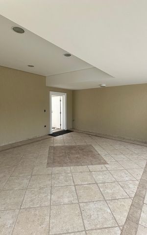 Casa de condomínio à venda com 500m², 4 quartos e 4 vagas Casa de condomínio à venda com 500m², 4 quartos e 4 vagasGaragem