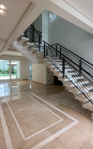 Casa de condomínio à venda com 500m², 4 quartos e 4 vagas Casa de condomínio à venda com 500m², 4 quartos e 4 vagasSala