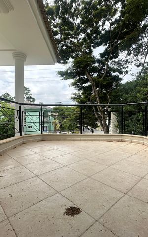 Casa de condomínio à venda com 500m², 4 quartos e 4 vagas Casa de condomínio à venda com 500m², 4 quartos e 4 vagasVaranda
