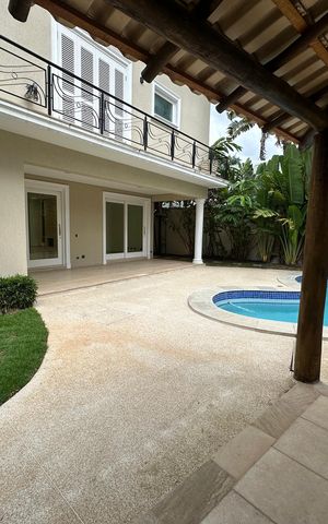 Casa de condomínio à venda com 500m², 4 quartos e 4 vagas Casa de condomínio à venda com 500m², 4 quartos e 4 vagasPiscina