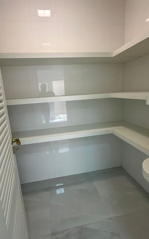 Casa de condomínio à venda com 500m², 4 quartos e 4 vagas Casa de condomínio à venda com 500m², 4 quartos e 4 vagasDespensa