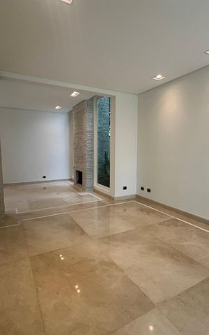Casa de condomínio à venda com 500m², 4 quartos e 4 vagas Casa de condomínio à venda com 500m², 4 quartos e 4 vagasSala