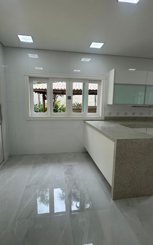 Casa de condomínio à venda com 500m², 4 quartos e 4 vagas Casa de condomínio à venda com 500m², 4 quartos e 4 vagasCozinha
