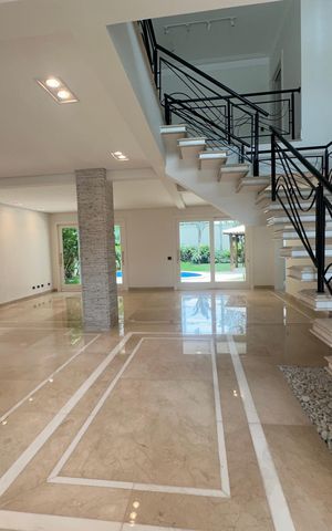Casa de condomínio à venda com 500m², 4 quartos e 4 vagas Casa de condomínio à venda com 500m², 4 quartos e 4 vagasSala