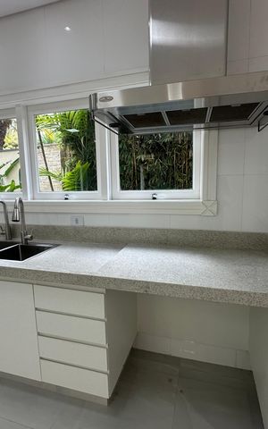 Casa de condomínio à venda com 500m², 4 quartos e 4 vagas Casa de condomínio à venda com 500m², 4 quartos e 4 vagasCozinha