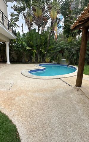 Casa de condomínio à venda com 500m², 4 quartos e 4 vagas Casa de condomínio à venda com 500m², 4 quartos e 4 vagasPiscina